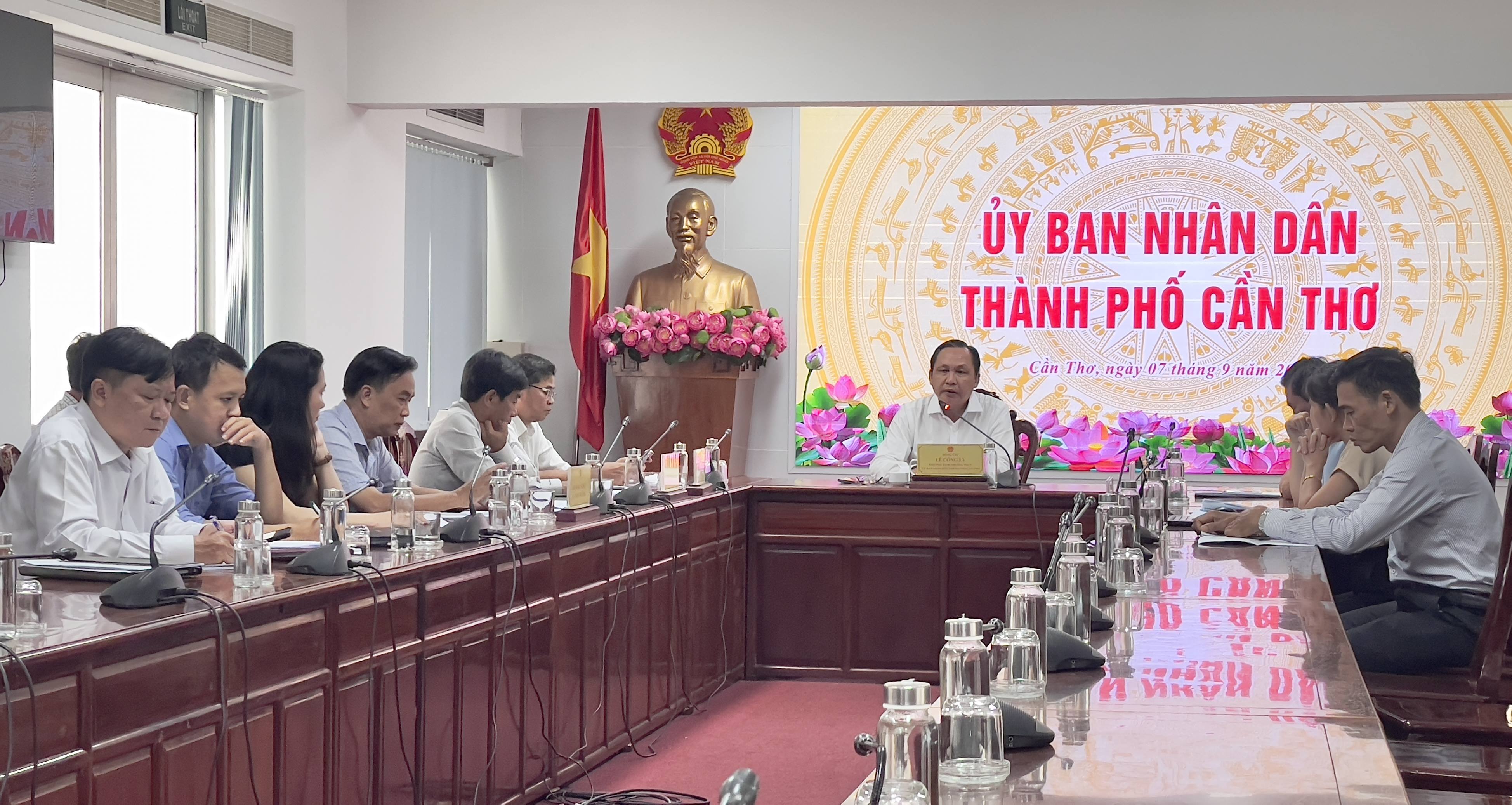 Xem xét gia hạn hợp đồng khai thác các tuyến xe buýt không trợ giá